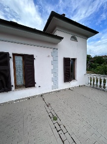 Foto Casa indipendente a Licciana Nardi di 197 m² con 8 locali in vendita