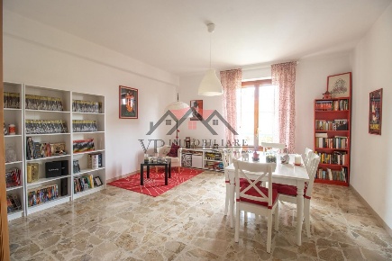Foto Appartamento a Pomarance di 109 m² con 5 locali in vendita