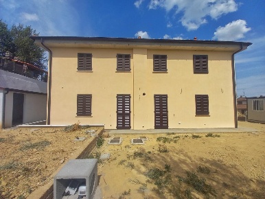 Foto Villa bifamiliare a Gambassi Terme di 143 m² con 5 locali in vendita