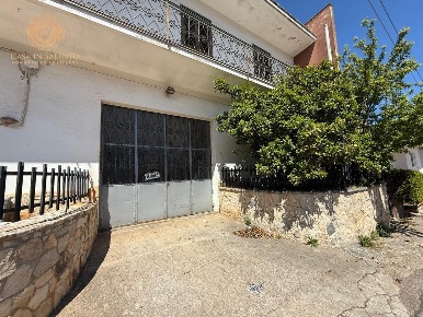 Foto Appartamento a Alessano di 360 m² con 6 locali in vendita