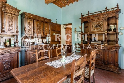 Foto Villa unifamiliare a Borgo a Mozzano di 500 m² con 8 locali in vendita