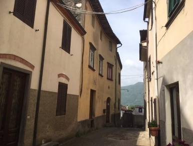 Foto Appartamento a Borgo a Mozzano di 100 m² con 4 locali in vendita