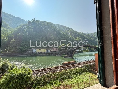 Foto Appartamento a Borgo a Mozzano di 102 m² con 8 locali in vendita