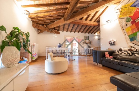 Foto Appartamento a Pomarance di 137 m² con 7 locali in vendita