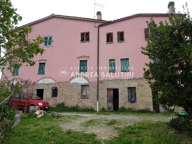 Foto Appartamento a Palaia di 300 m² con 10 locali in vendita