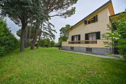 Foto Villa bifamiliare a Crespina Lorenzana di 329 m² con 8 locali