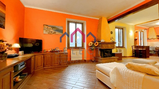 Foto Appartamento a Borgo a Mozzano di 100 m² con 6 locali in vendita