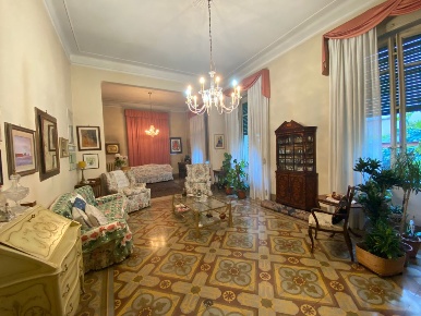 Foto Villa unifamiliare in Via Borgo Giannotti, Lucca di 600 m² in vendita