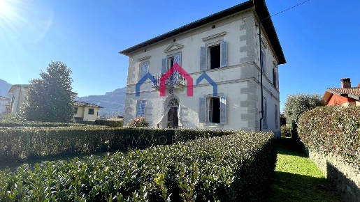 Foto Villa unifamiliare a Coreglia Antelminelli di 240 m² con 12 locali