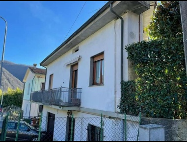 Foto Casa indipendente a Bagni di Lucca di 140 m² con 6 locali in vendita