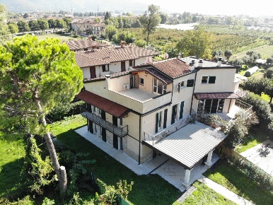 Foto Villa bifamiliare in Via del Manestro 44, Brescia Casazza di 332 m²