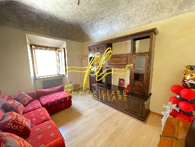 Foto Appartamento a Pomarance di 90 m² con 4 locali in vendita