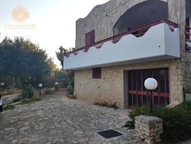 Foto Casa indipendente a Corsano di 570 m² con 6 locali in vendita