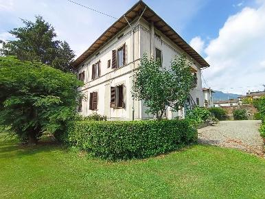 Foto Villa unifamiliare a Coreglia Antelminelli di 600 m² con 10 locali
