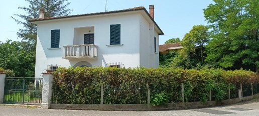 Foto Casa indipendente a Crespina Lorenzana di 210 m² con 10 locali