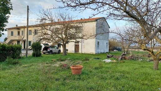 Foto Appartamento a Crespina Lorenzana di 140 m² con 8 locali in vendita