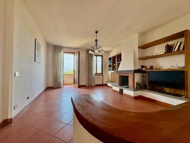 Foto Appartamento a Crespina Lorenzana di 196 m² con 7 locali in vendita