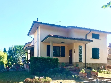 Foto Villa unifamiliare a Asciano di 350 m² con 12 locali in vendita