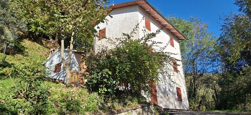 Foto Casa indipendente a Bagni di Lucca di 180 m² con 6 locali in vendita