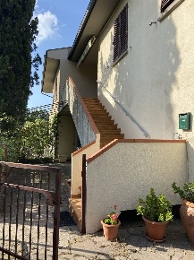 Foto Appartamento a Gambassi Terme di 100 m² con 4 locali in vendita