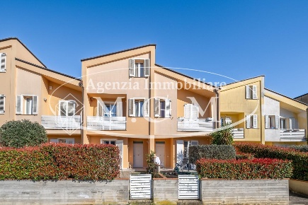 Foto Villa a schiera a Buti di 190 m² con 6 locali in vendita