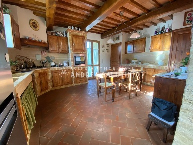 Foto Casa indipendente a Capannoli di 300 m² con 12 locali in vendita