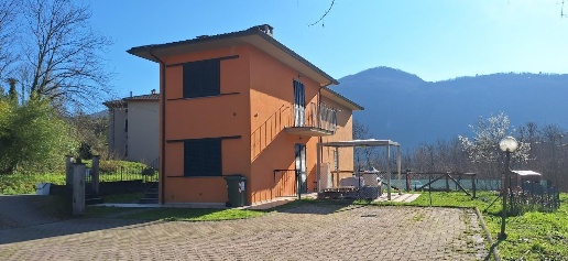 Foto Appartamento a Coreglia Antelminelli di 85 m² con 4 locali in vendita
