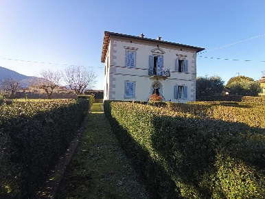 Foto Villa unifamiliare a Coreglia Antelminelli di 340 m² con 14 locali