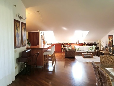 Foto Appartamento a Fosdinovo di 110 m² con 4 locali in vendita