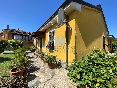 Foto Casa indipendente a Fosdinovo di 130 m² con 7 locali in vendita