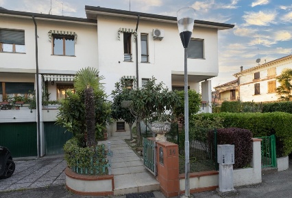 Foto Villa a schiera a Campegine di 240 m² con 4 locali in vendita
