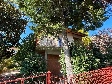 Foto Villa bifamiliare a Rapolano Terme di 280 m² con 13 locali in vendita