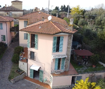 Foto Villa a schiera a Crespina Lorenzana di 135 m² con 6 locali in vendita