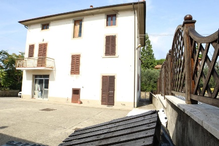 Foto Casa indipendente a Larciano di 320 m² con 12 locali in vendita
