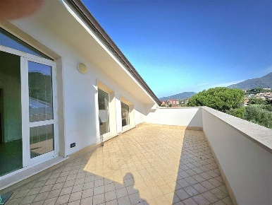 Foto Appartamento a Massa di 115 m² con 5 locali in vendita