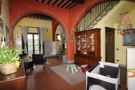Foto Appartamento a Crespina Lorenzana di 190 m² con 6 locali in vendita