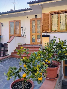 Foto Villa a schiera a Crespina Lorenzana di 130 m² con 7 locali in vendita