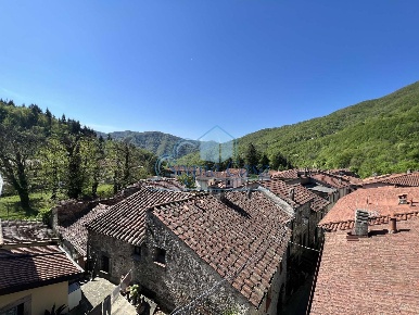 Foto Casa indipendente a Licciana Nardi di 110 m² con 10 locali in vendita