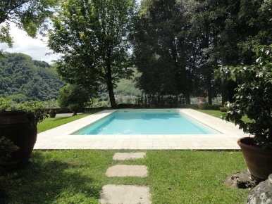 Foto Villa unifamiliare a Bagni di Lucca di 1400 m² con 17 locali