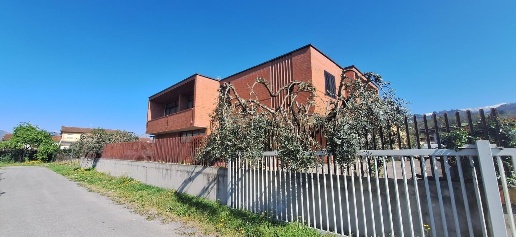 Foto Villa unifamiliare a Coreglia Antelminelli di 270 m² con 11 locali