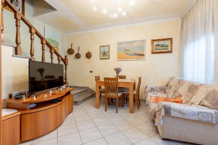 Foto Appartamento a Crespina Lorenzana di 115 m² con 6 locali in vendita