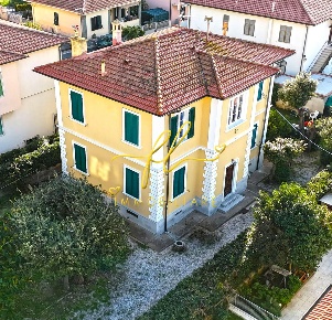 Foto Villa unifamiliare a San Vincenzo di 174 m² con 8 locali in vendita