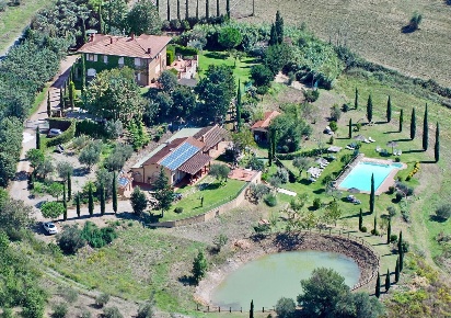 Foto Villa unifamiliare a Pomarance di 800 m² con 40 locali in vendita