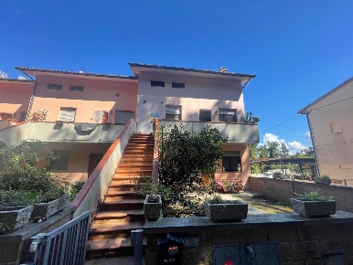 Foto Appartamento a Crespina Lorenzana di 90 m² con 5 locali in vendita