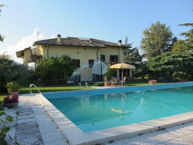 Foto Villa unifamiliare a Ameglia di 250 m² con 12 locali in vendita