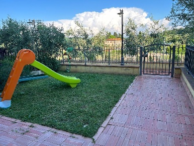 Foto Villa a schiera a Crespina Lorenzana di 240 m² con 5 locali in vendita