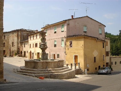 Foto Appartamento in Piazza del Grano 5, Asciano di 110 m² con 5 locali