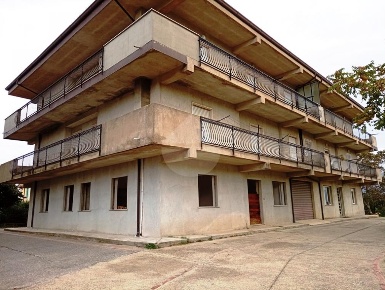 Foto Appartamento in Via Dei Cappuccini, Dipignano di 199 m² con 5 locali