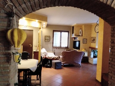 Foto Appartamento in VIA CAPOTONDI, Sutri di 198 m² con 11 locali