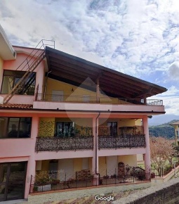 Foto Appartamento in Via Croci, Dipignano di 90 m² con 4 locali in vendita